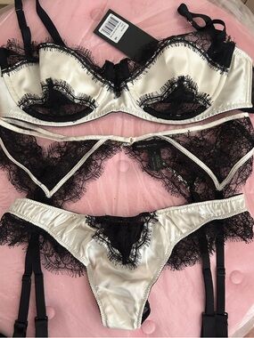 Kiki de Montparnasse NWT Lace Inset Balconette Bra, Thong, & Garter Belt Set